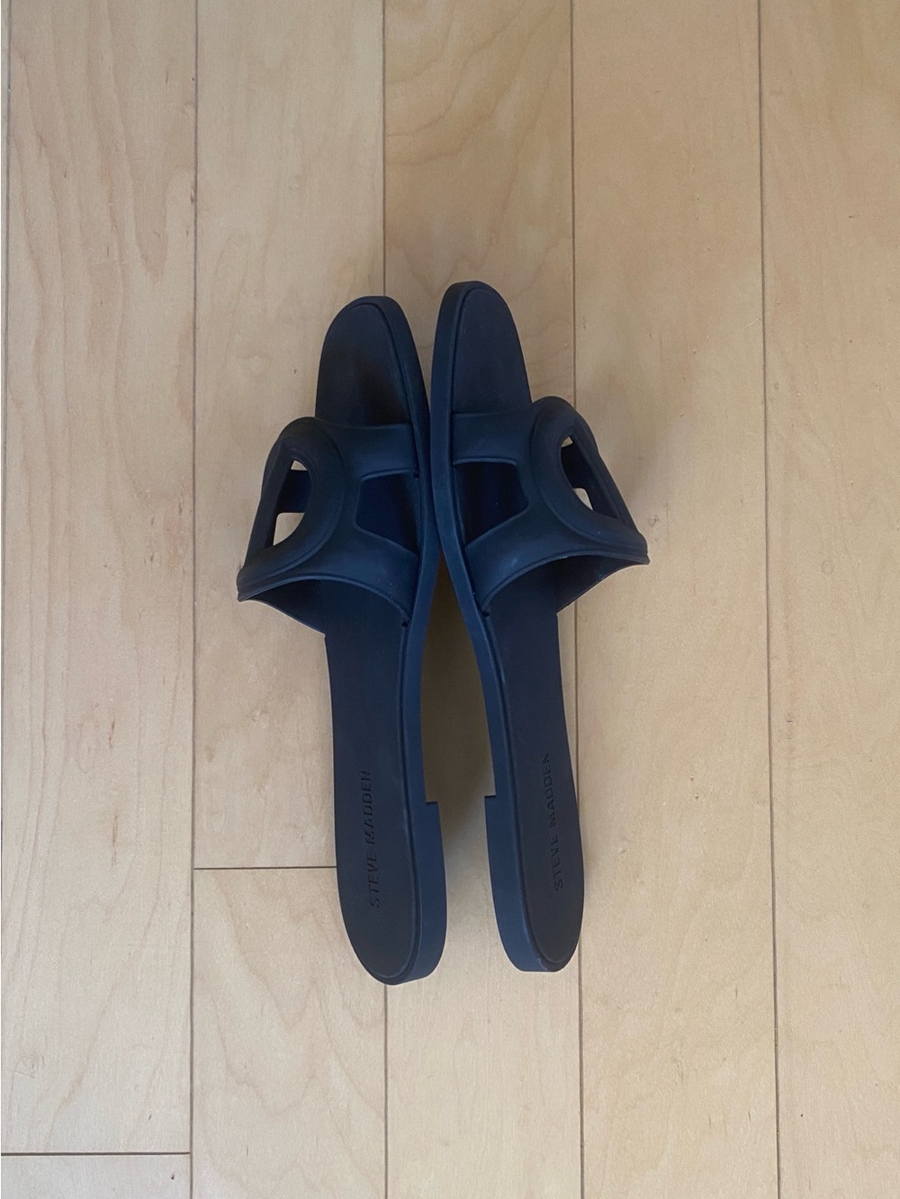 Steve Madden Black Jellie Slide Sandals with Logo Accent - Picture 4 of 7